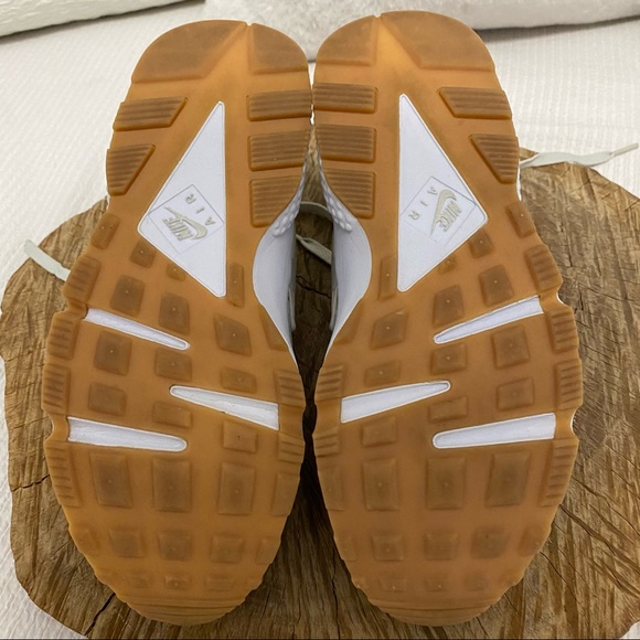 Nike Air Huarache Limited Edition Women’s Size 7.5 Premium Beige/Tan - Picture 4 of 16